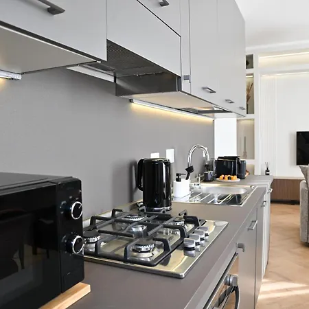 Appia Luxury Rom